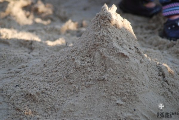 У Луцьку – новий дитячий майданчик. ФОТО